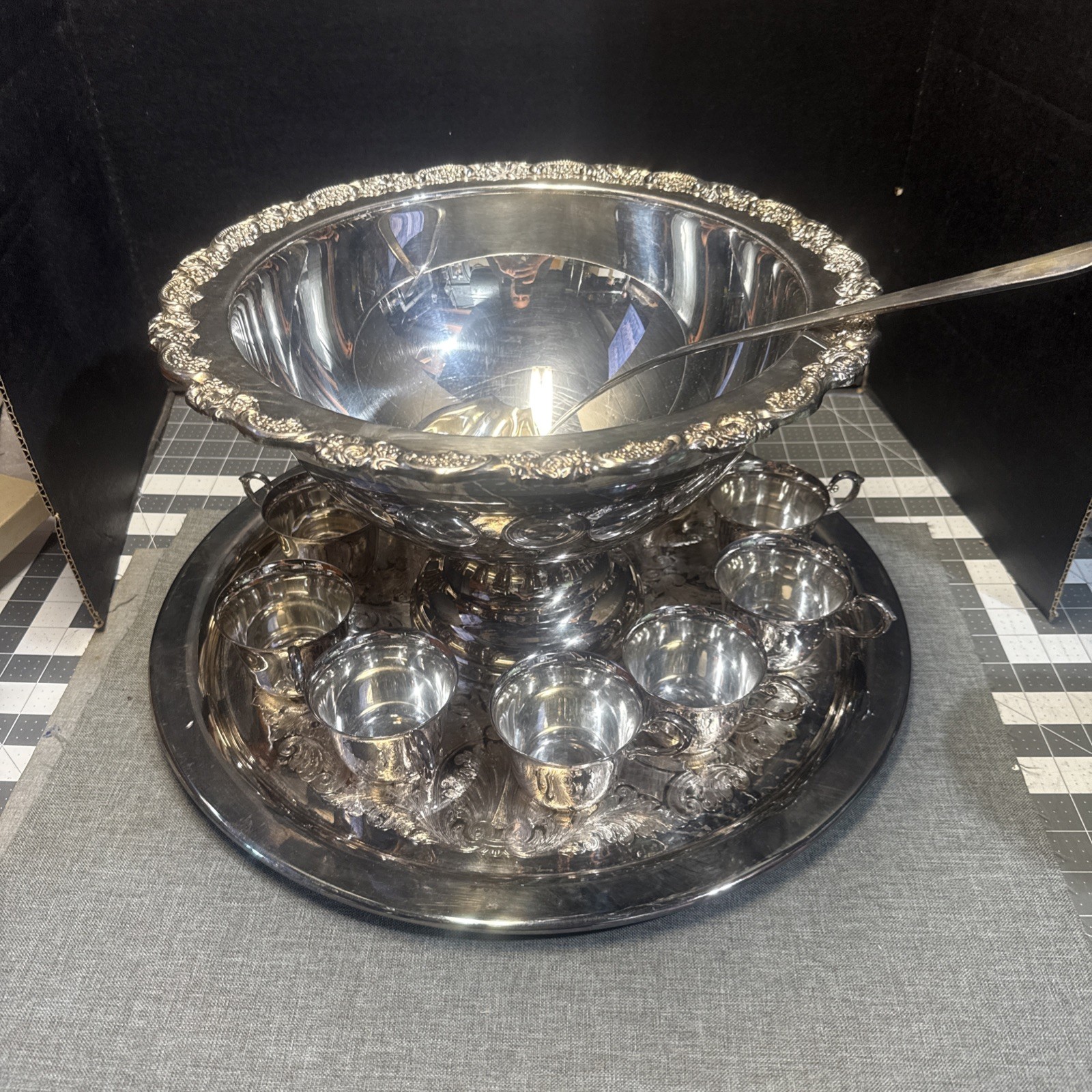 Oneida 13 pc DuMaurier Silver Plate Punch Set W/Bowl, Cups,Tray,Ladle-Tarnished