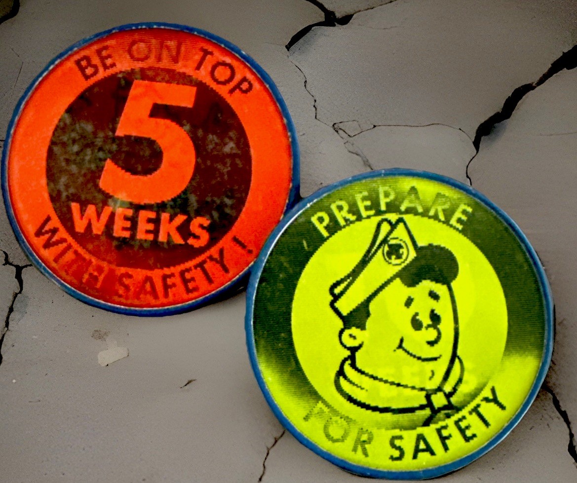 SCARSE VINTAGE VARI VUE BOY SCOUTS SAFETY PINBACKS SAFETY WEEK 5&10 2.5\