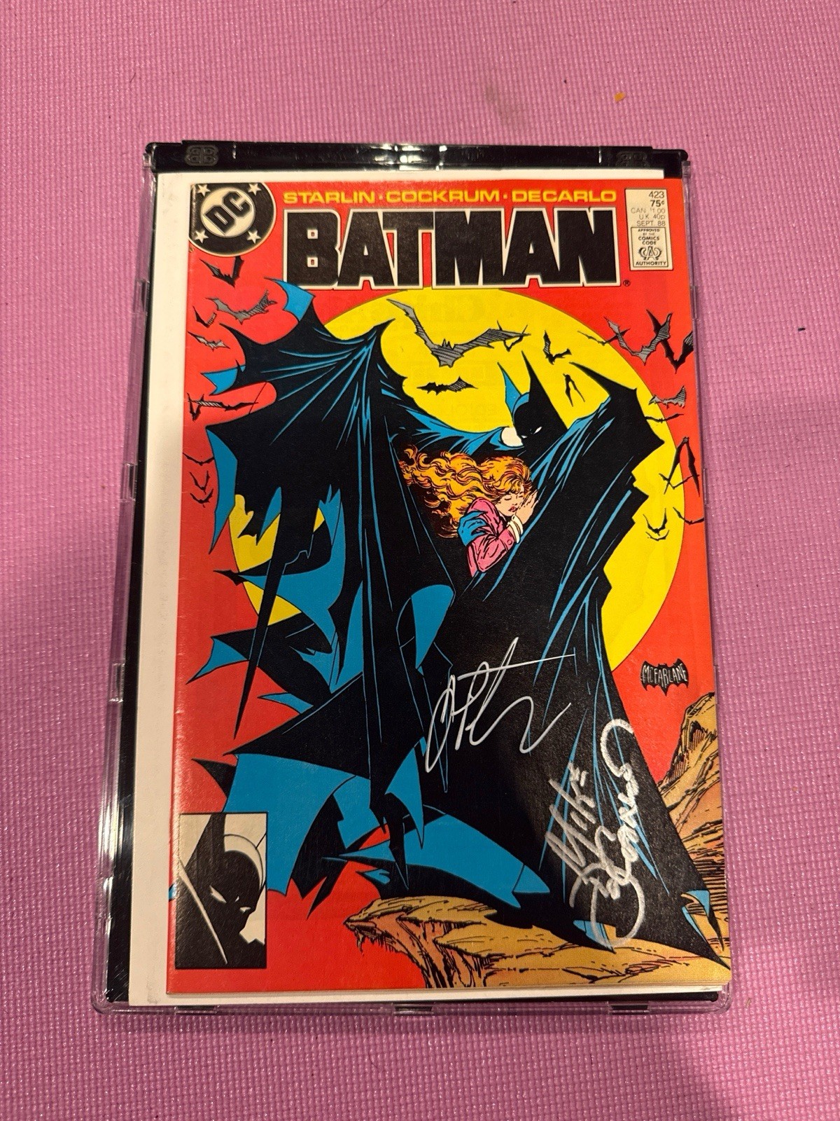DC Comics Batman #423 (1988) 1st Print Signed Cover Jim Starlin and DeCarlo.