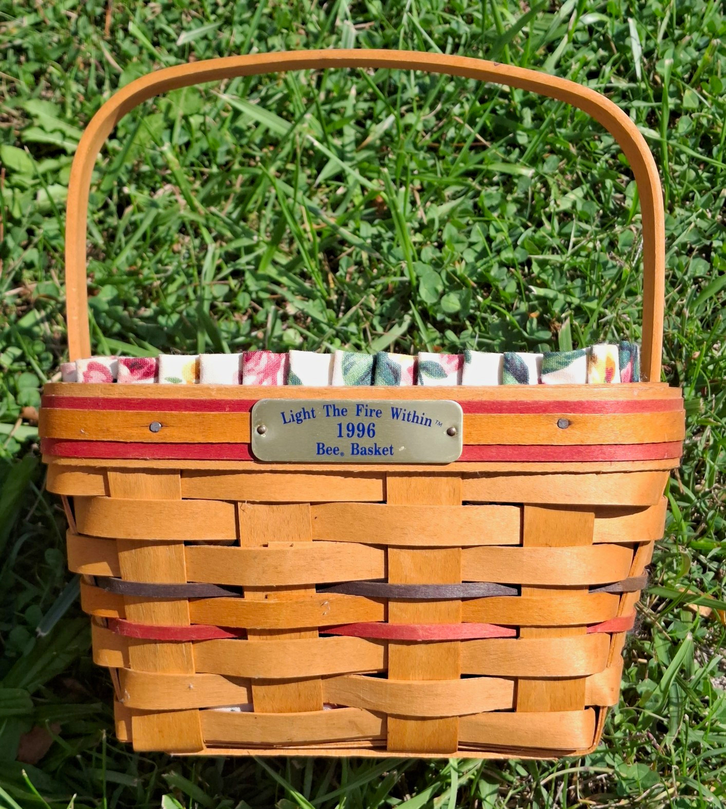 Vintage 1996 Longaberger Bee Basket 