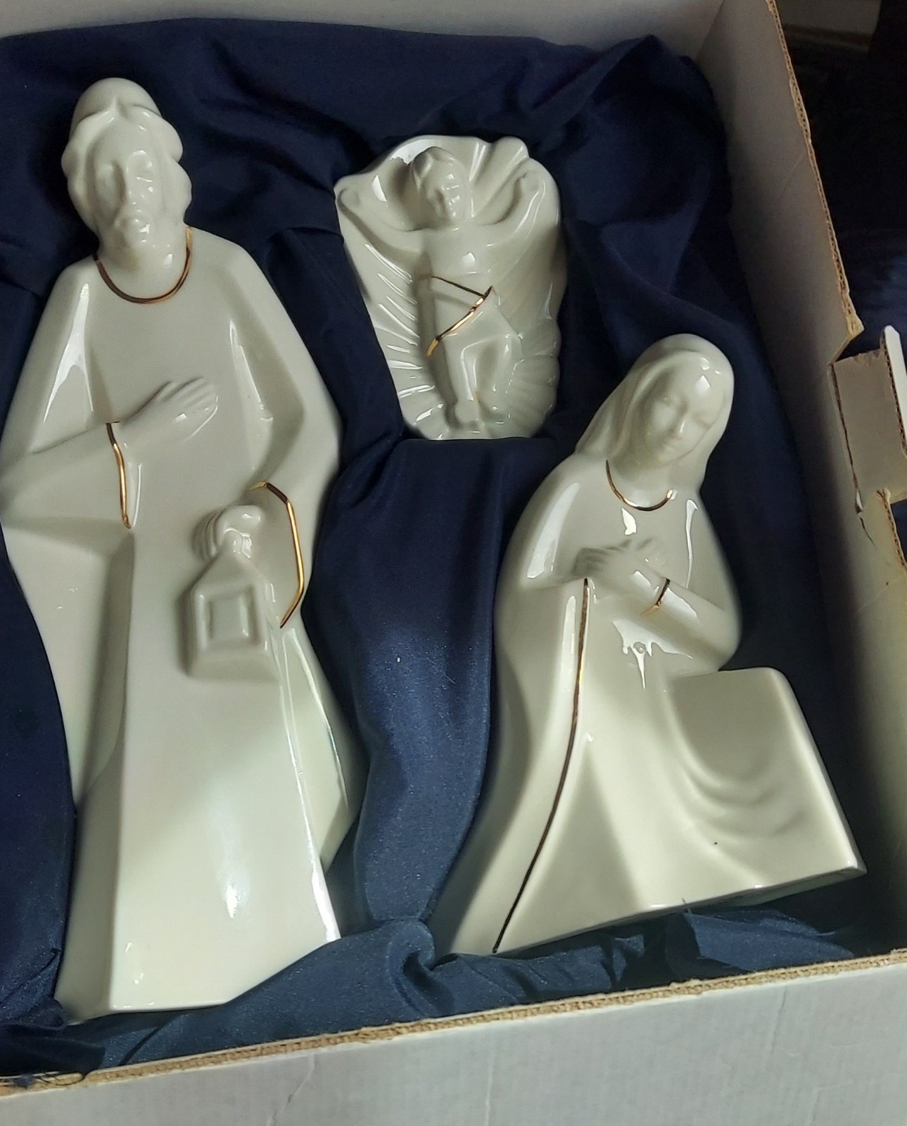 VTG Mikasa Nativity 3 Pc Porcelain Ivory Christmas Jesus Mary Joseph Gold Trim