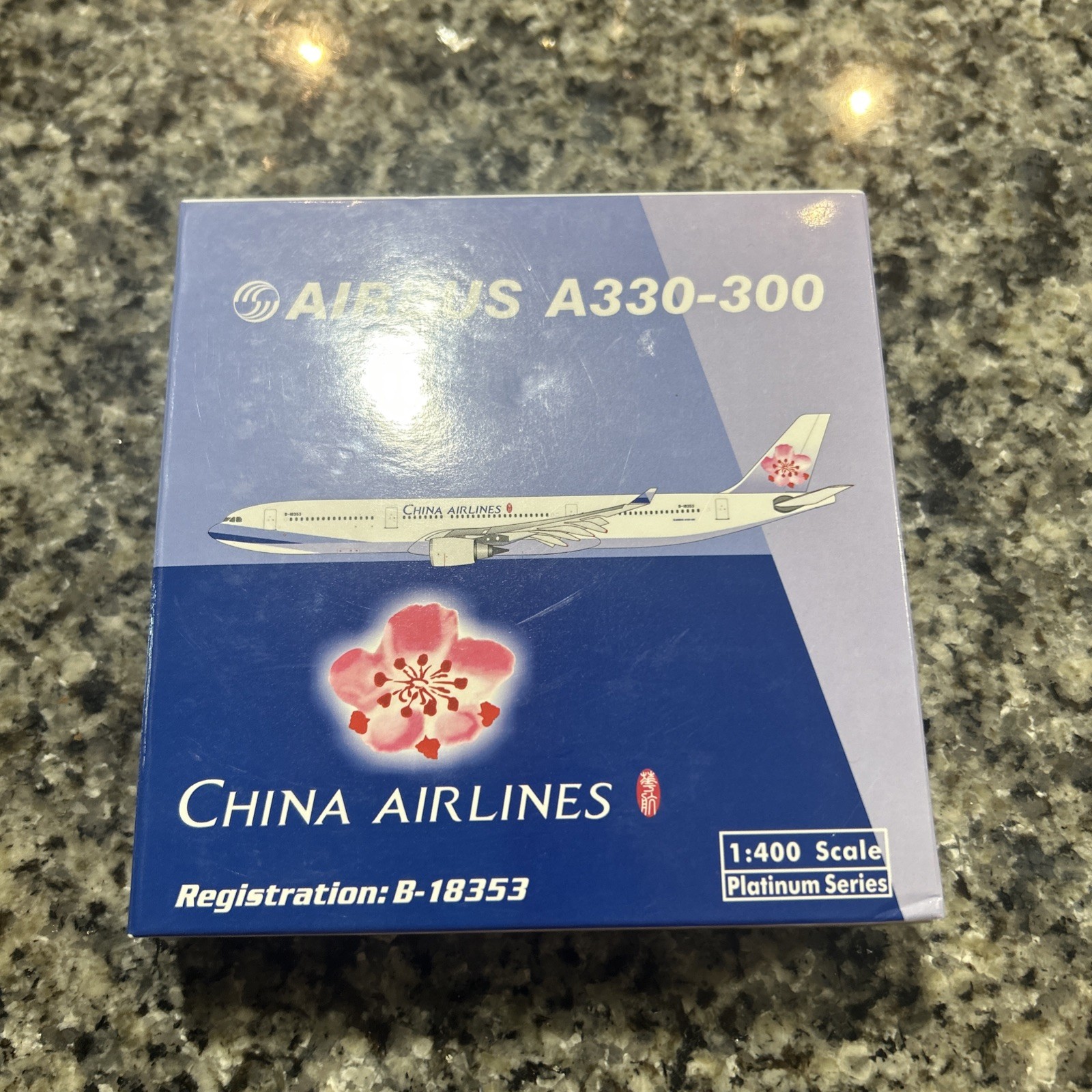 Phoenix China Airlines B-18353 1/400 Scale Model Mini Figure Platinum Series