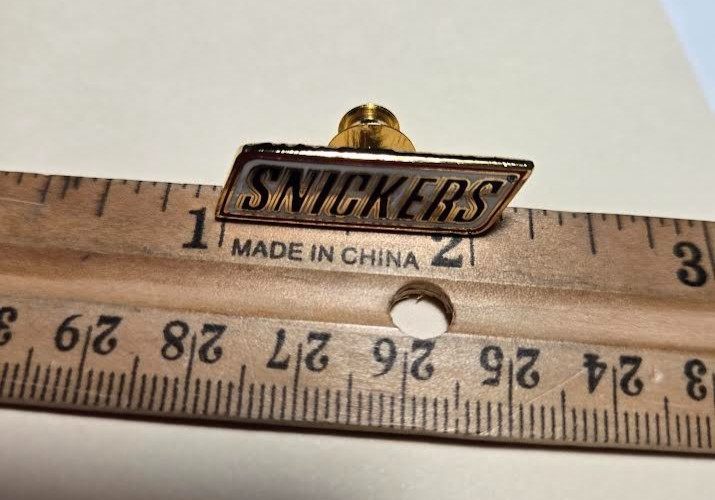2005 Snickers Candy Bar Lapel Pin Hat Advertising Chocolate Collectible NEW