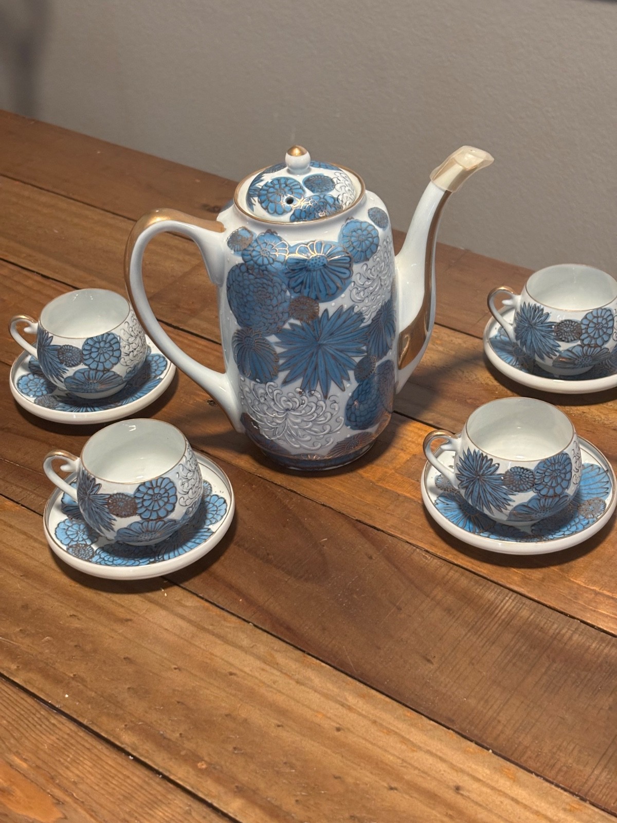 Vintage Meito Japan Blue Chrysanthemum Porcelain Tea Set Teapot Cups Saucers MCM