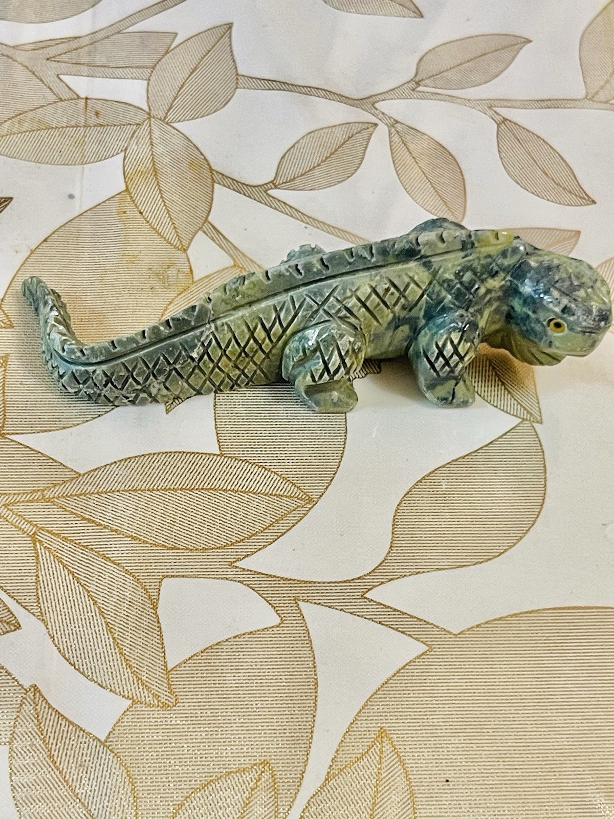 Hand-carved Native American serpentine Gemstone iguana /lizard sculpture Sz 4”