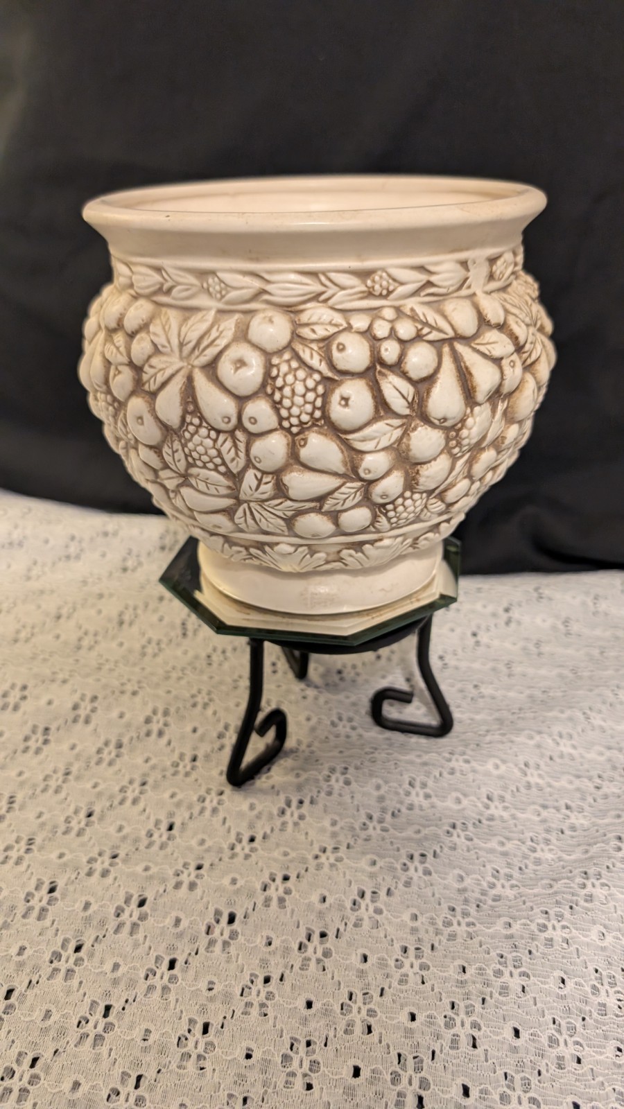 VINTAGE LEFTON CERAMIC PLANTER W/ GRAPES & FRUIT MOTIF. 5.5 VINTAGE LEFTON CERAMIC PLANTER W/ GRAPES & FRUIT MOTIF. 5.5