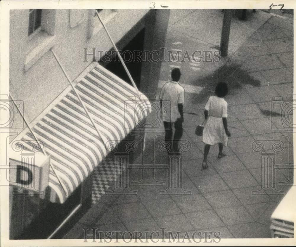 1964 Press Photo Man and wife satisfied customers leave the laundry - noc58270