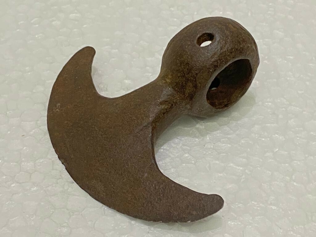 OLD VINTAGE RARE HANDMADE HALF MOON SHAPE SOLID RUSTIC IRON AXE HEAD / HATCHET