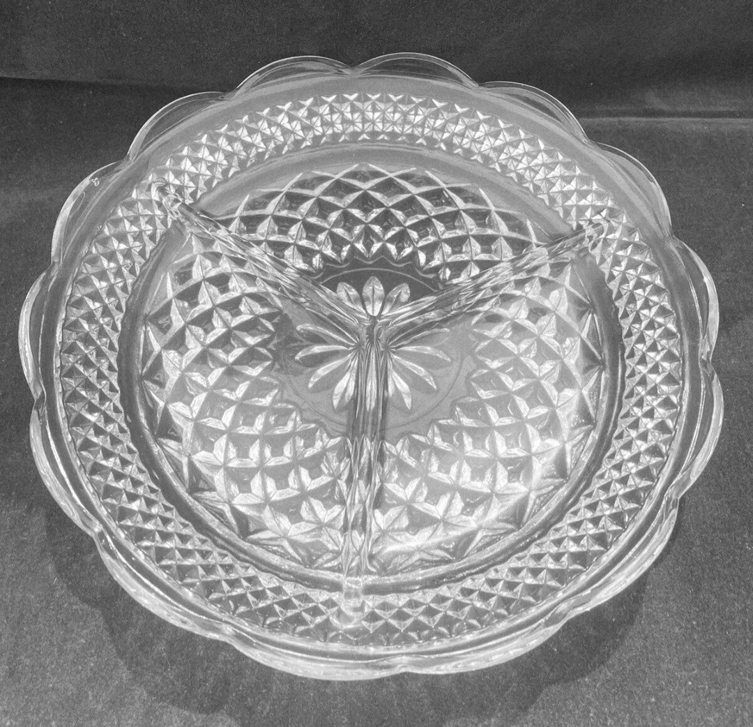 Anchor Hocking Wexford Serving Dish Scallop Edge 3 Section Relish Tray Plate EC Anchor Hocking Wexford Serving Dish Scallop Edge 3 Section Relish Tray Plate EC