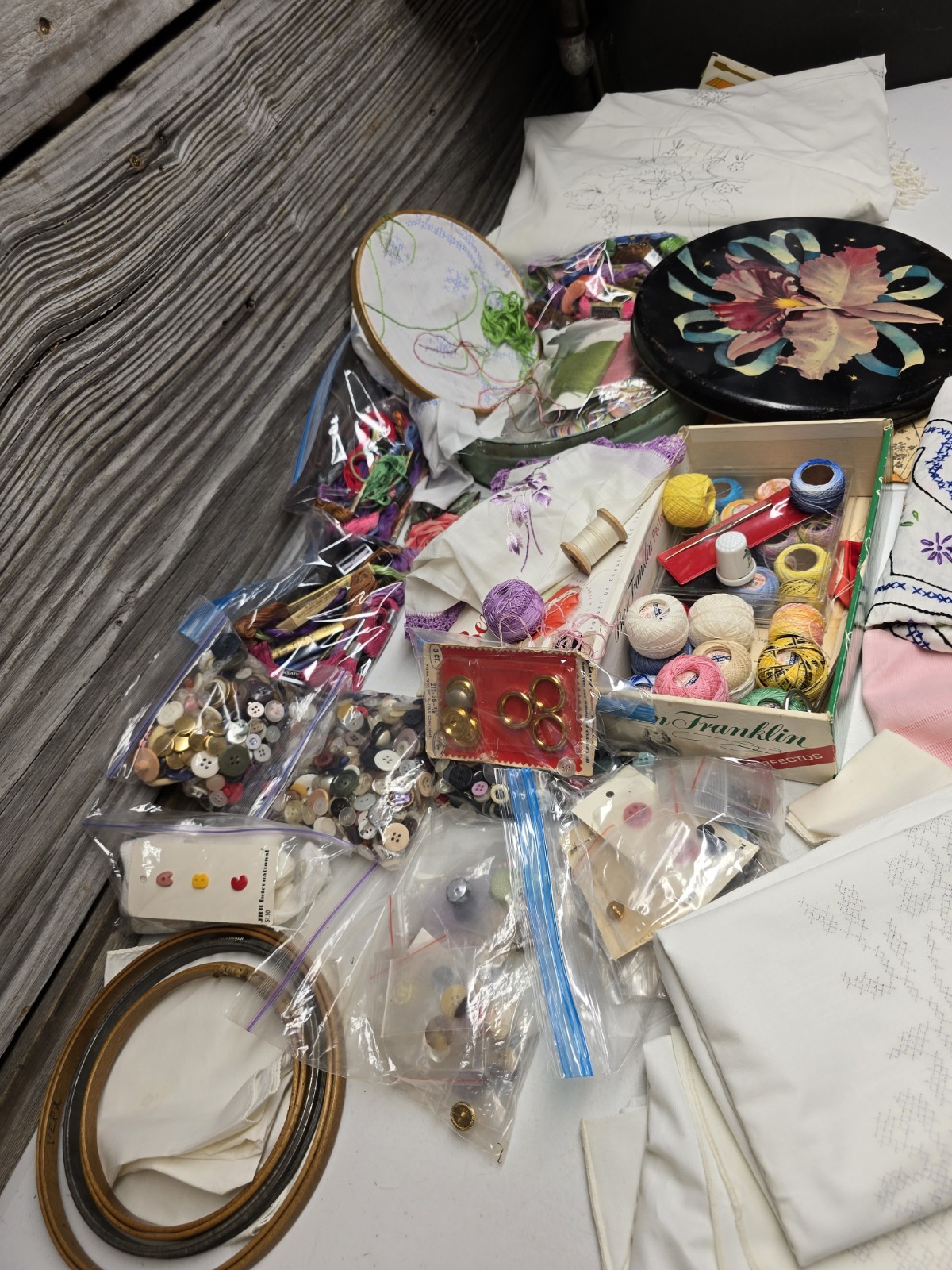 Vintage Sewing Notions Estate Craft Lot Wood Thread Spools, Snaps, Pins, Cushion Vintage Sewing Notions Estate Craft Lot Wood Thread Spools, Snaps, Pins, Cushion