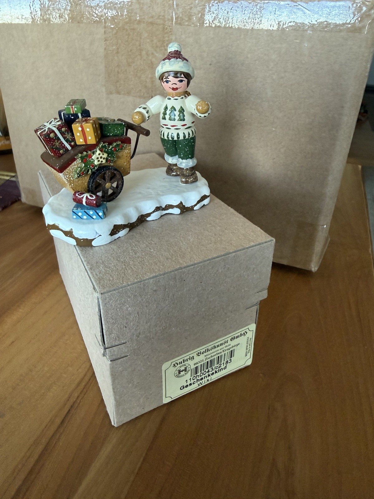 Wooden Hubrig Erzgebirge Volkskunst Toy Seller 3.75” 