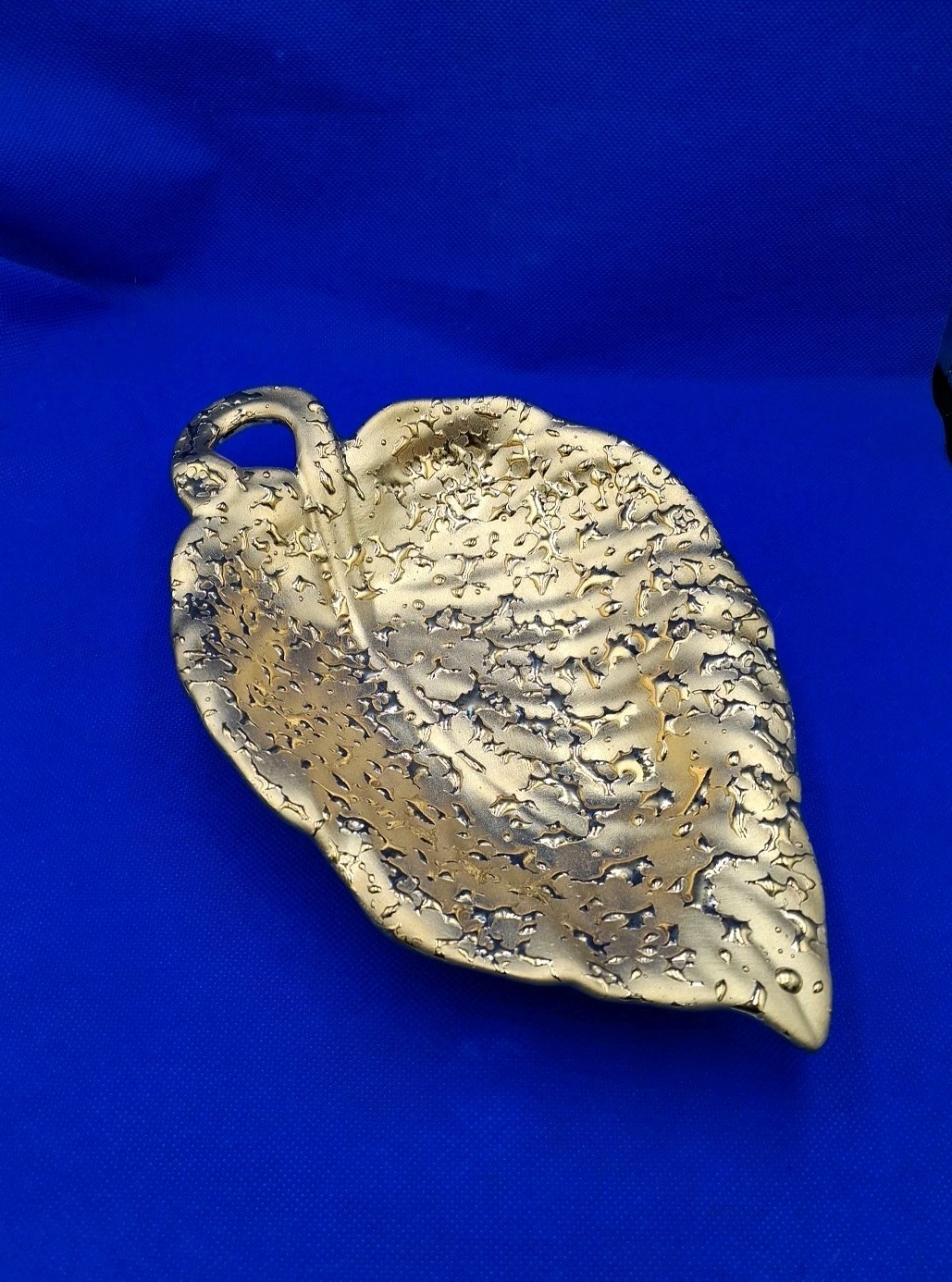 Vintage Weeping Bright 22k Gold Hand Painted Leaf Dish Hollywood Regency Vintage Weeping Bright 22k Gold Hand Painted Leaf Dish Hollywood Regency