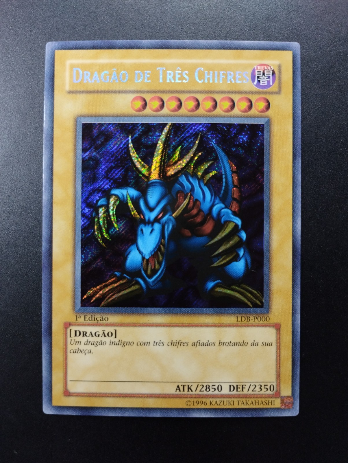 YUGIOH 2003 | TRI-HORNED DRAGON | LOB-000 1ST EDT | PORTUGUESE | EXCELLENT - NM