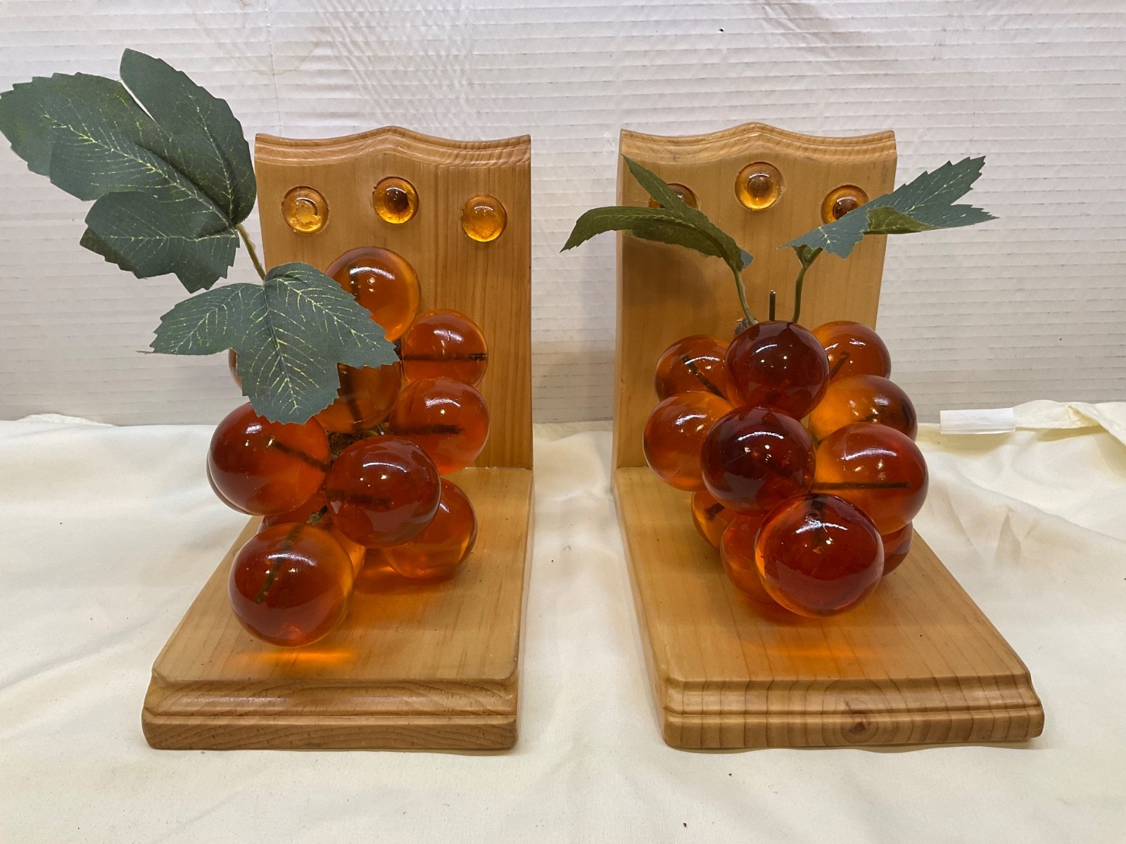 Unique LARGE  GRAPES CLUSTER BUNCH mahogany  wood Bookends ORANGE AMBER VINTAGE