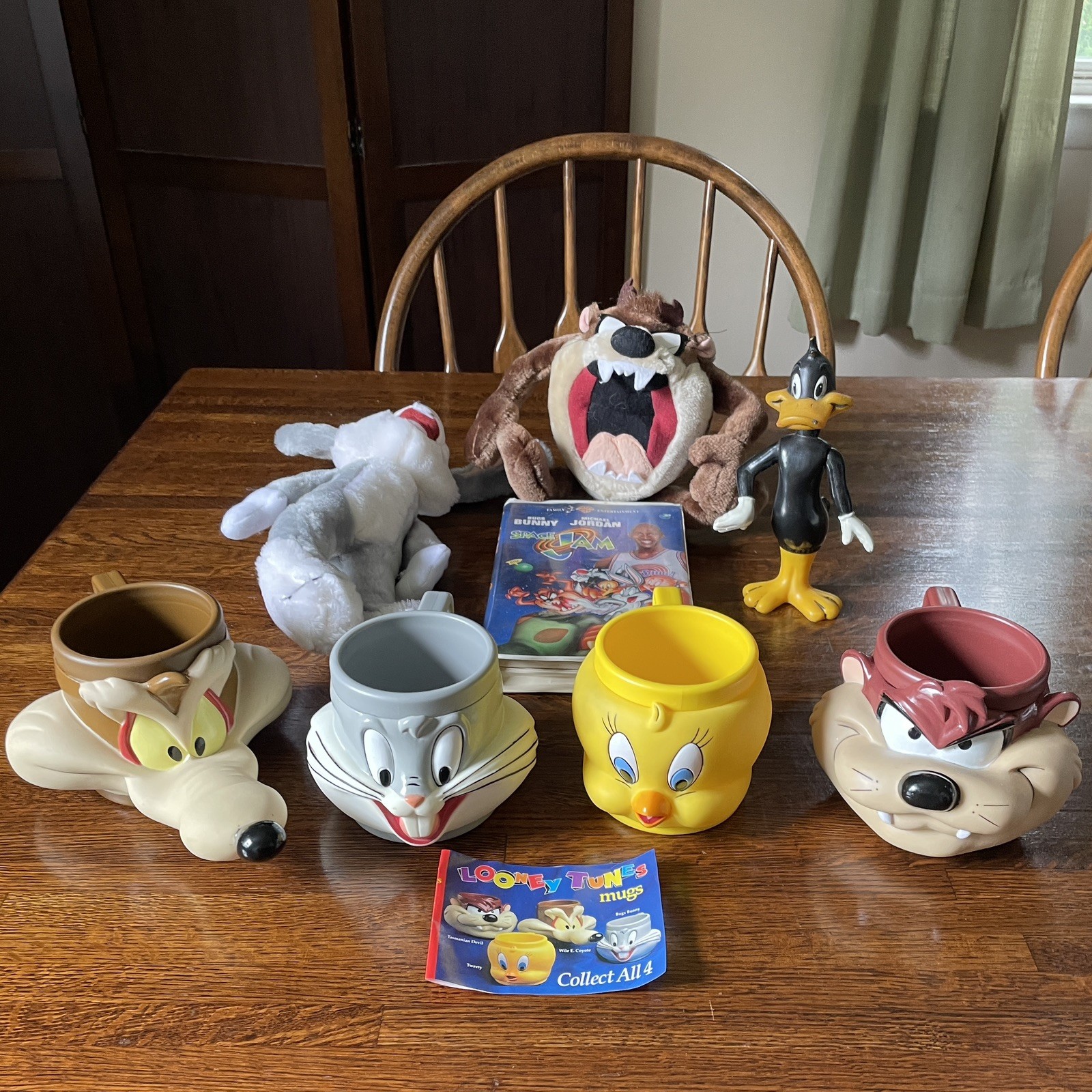 Vintage WB Looney Tunes Lot Mugs 90s KFC Set of 4 Taz Bugs Plush Daffy Fig VHS Vintage WB Looney Tunes Lot Mugs 90s KFC Set of 4 Taz Bugs Plush Daffy Fig VHS