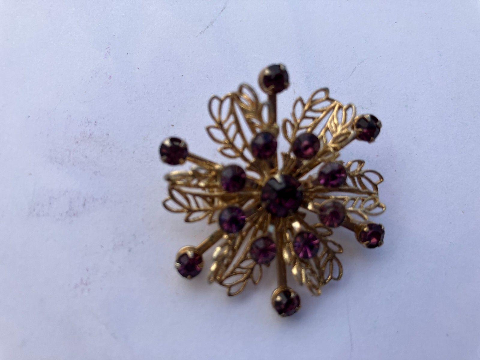 VINTAGE ESTATE BURGANDY  RHINESTONE  STARBURST BROOCH