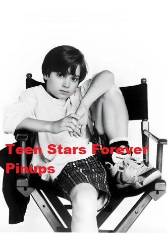 Elijah Wood 8x10 Photo vintage picture child star modeling young chair shorts