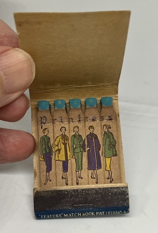 Printzess Fashioned Vtg Feature Matchbook 3 Full Rows The Vogue Lion Match Co