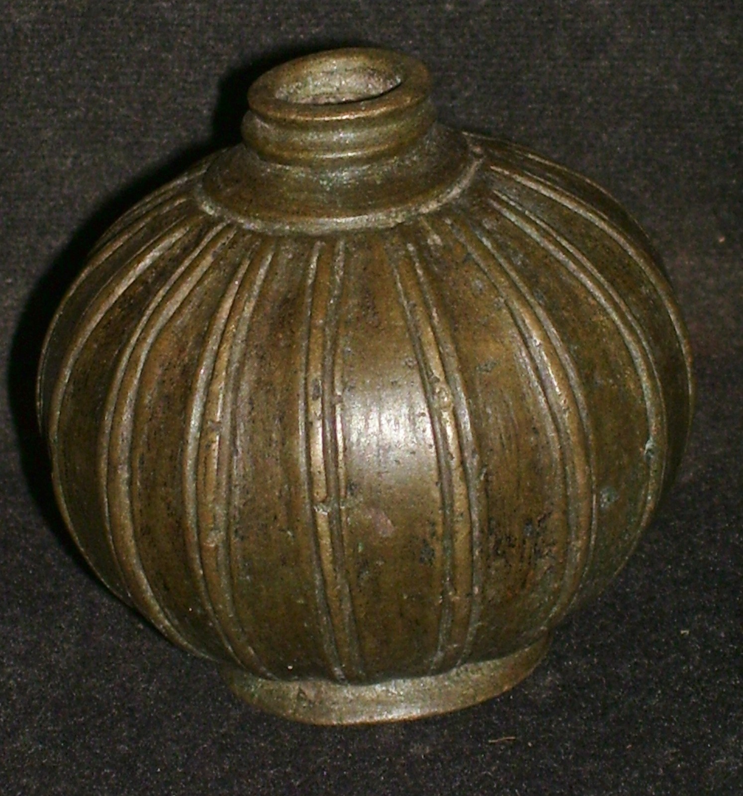 ANTIQUE TRADITIONAL INDIAN ETHNIC BRONZE PUMPKIN SHAP INK WELL BOTTLE CONAINER