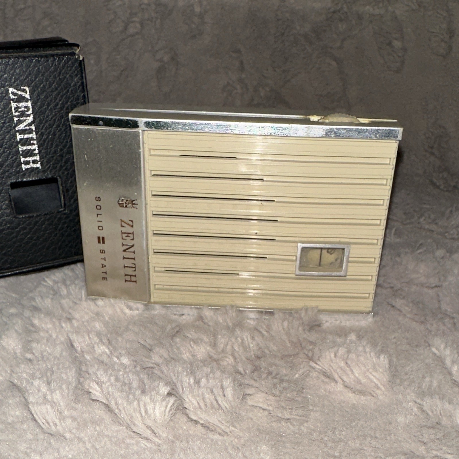 vintage Zenith Royal 13  Model R13W AM shirt-pocket transistor radio from 1969.