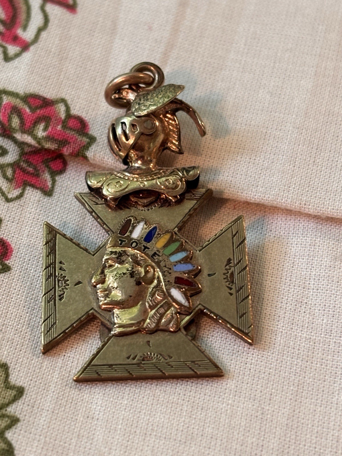 Vintage FOE Fraternal Order Eagles Knight Fob Charm Enamel Indian Head 7.28g