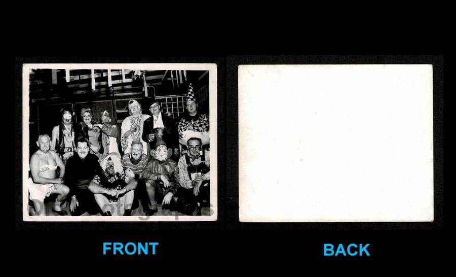 MEN FUN WILD GREAT HALLOWEEN COSTUMES OLD/VINTAGE PHOTO- AA134