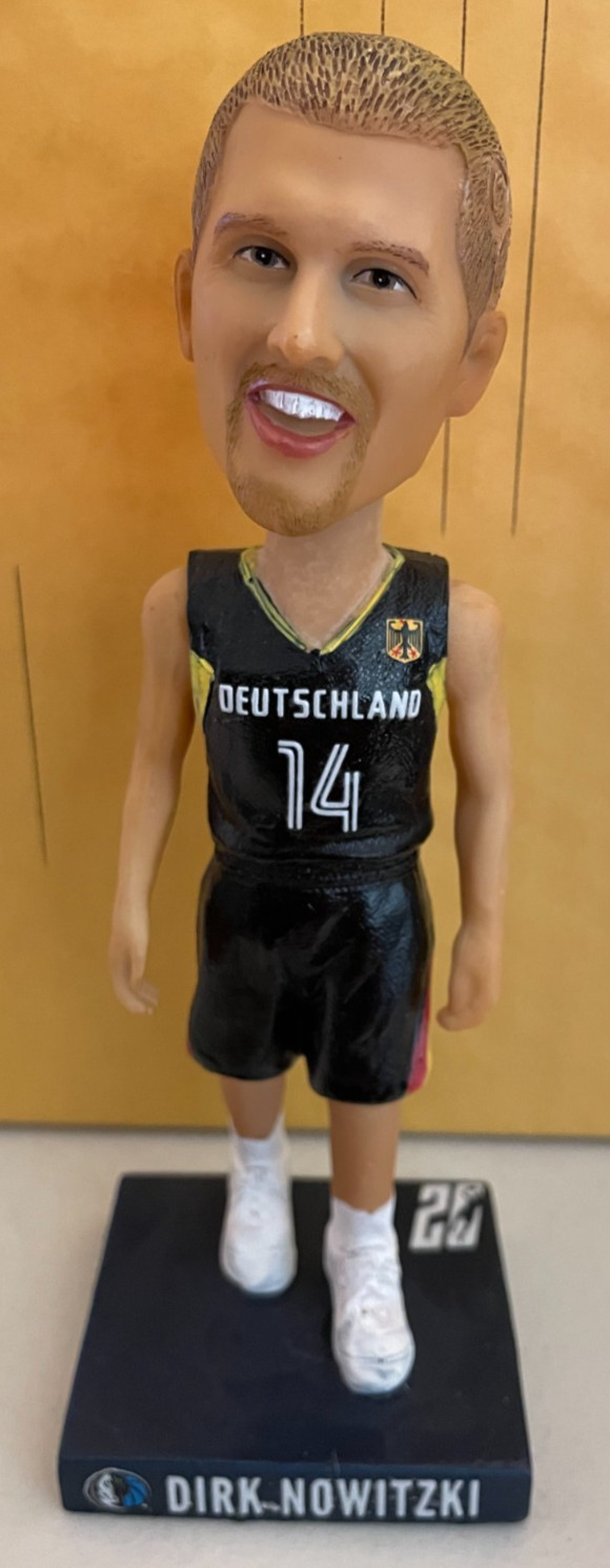 2017 DIRK NOWITZKI MINT 
