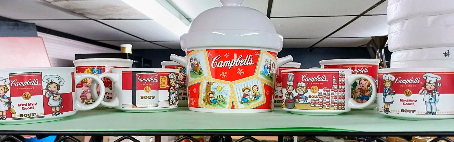Vintage Campbell’s soup Tureen & Matching 4sm Mugs and 6 lg Mugs/bowls Vintage Campbell’s soup Tureen & Matching 4sm Mugs and 6 lg Mugs/bowls