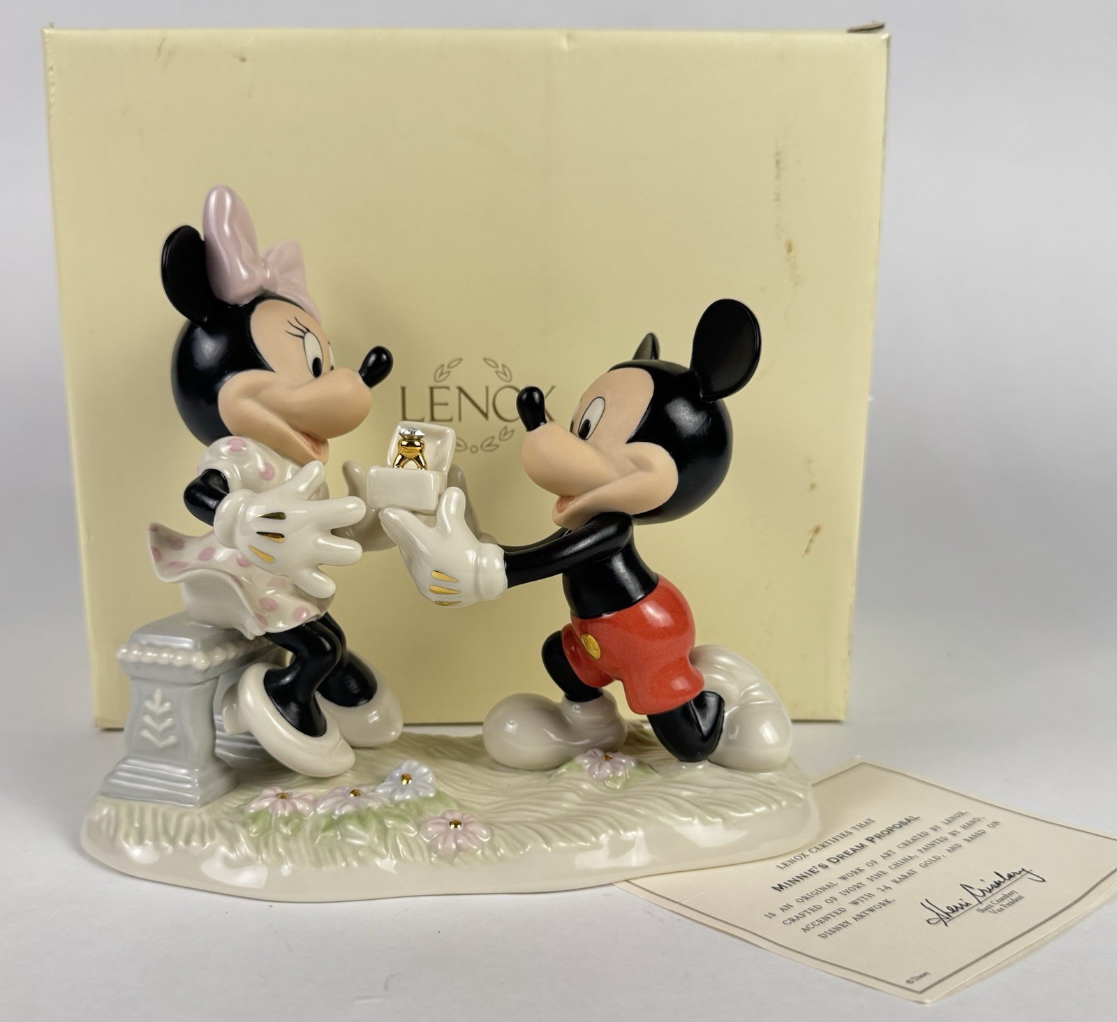 Lenox Disney Showcase Minnie’s Dream Proposal Mickey Mouse Figurine Box & Papers