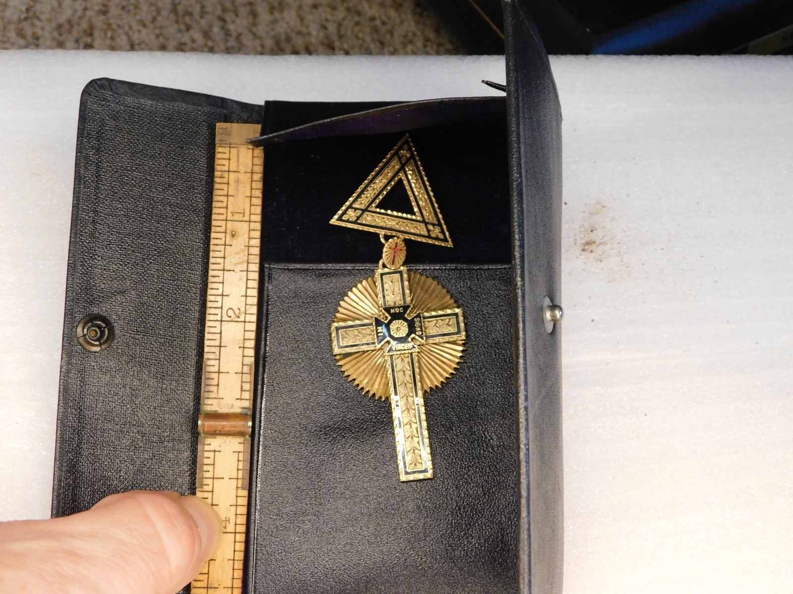 Old 1961 Knights Templar Cross Superior Commandery Fraternal Medal w/Case