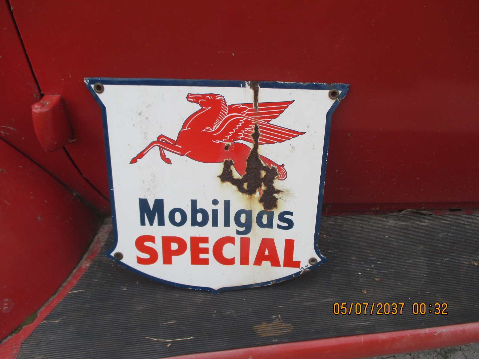 AUTHENTIC  Mobilegas Porcelain Gasoline Pump Plate. 1940\'S BUY IT NOW/GOOD OFFER