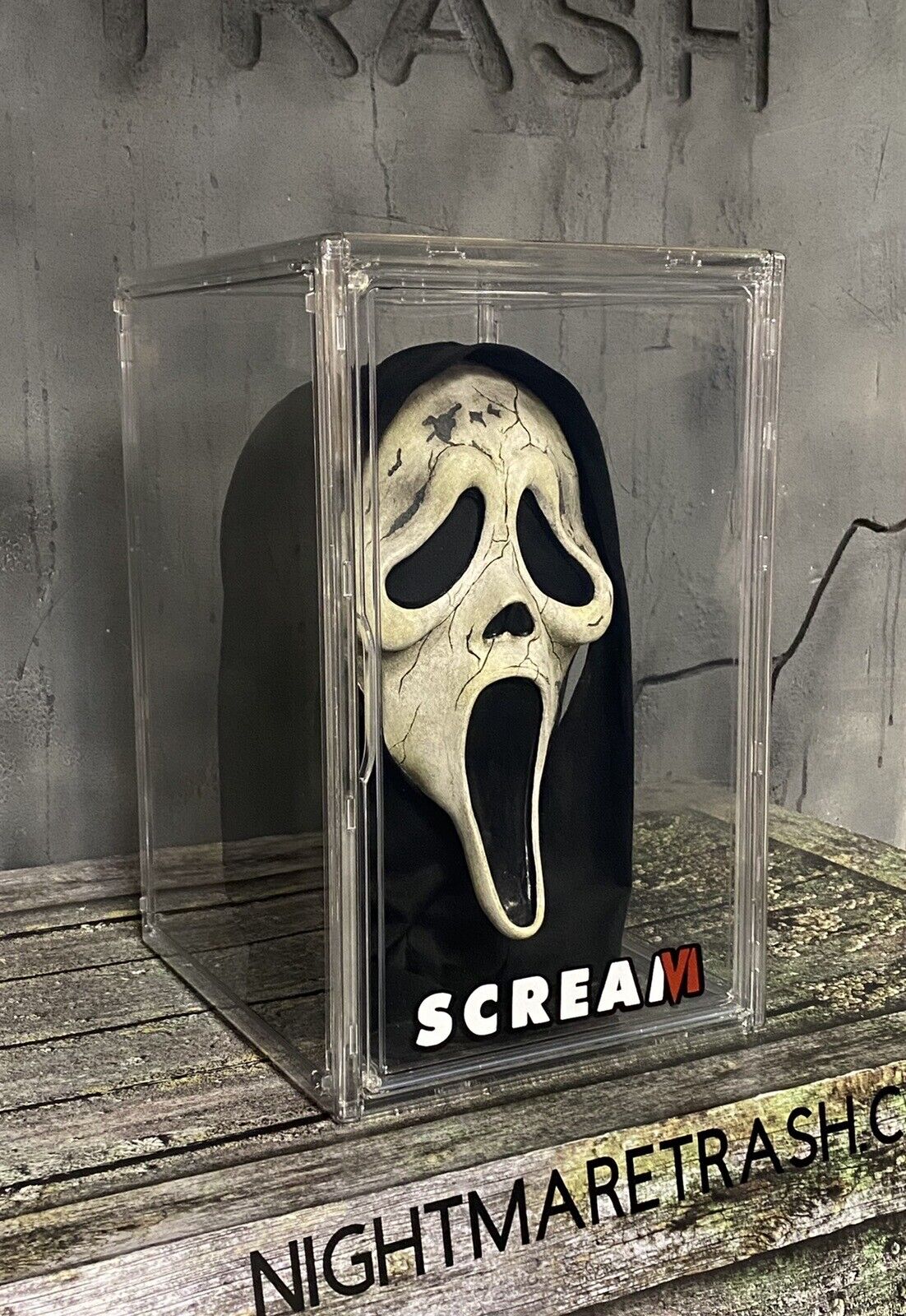 Scream 6 Ghostface Mask Acrylic Display Case W Stand Horror Movie Collectible