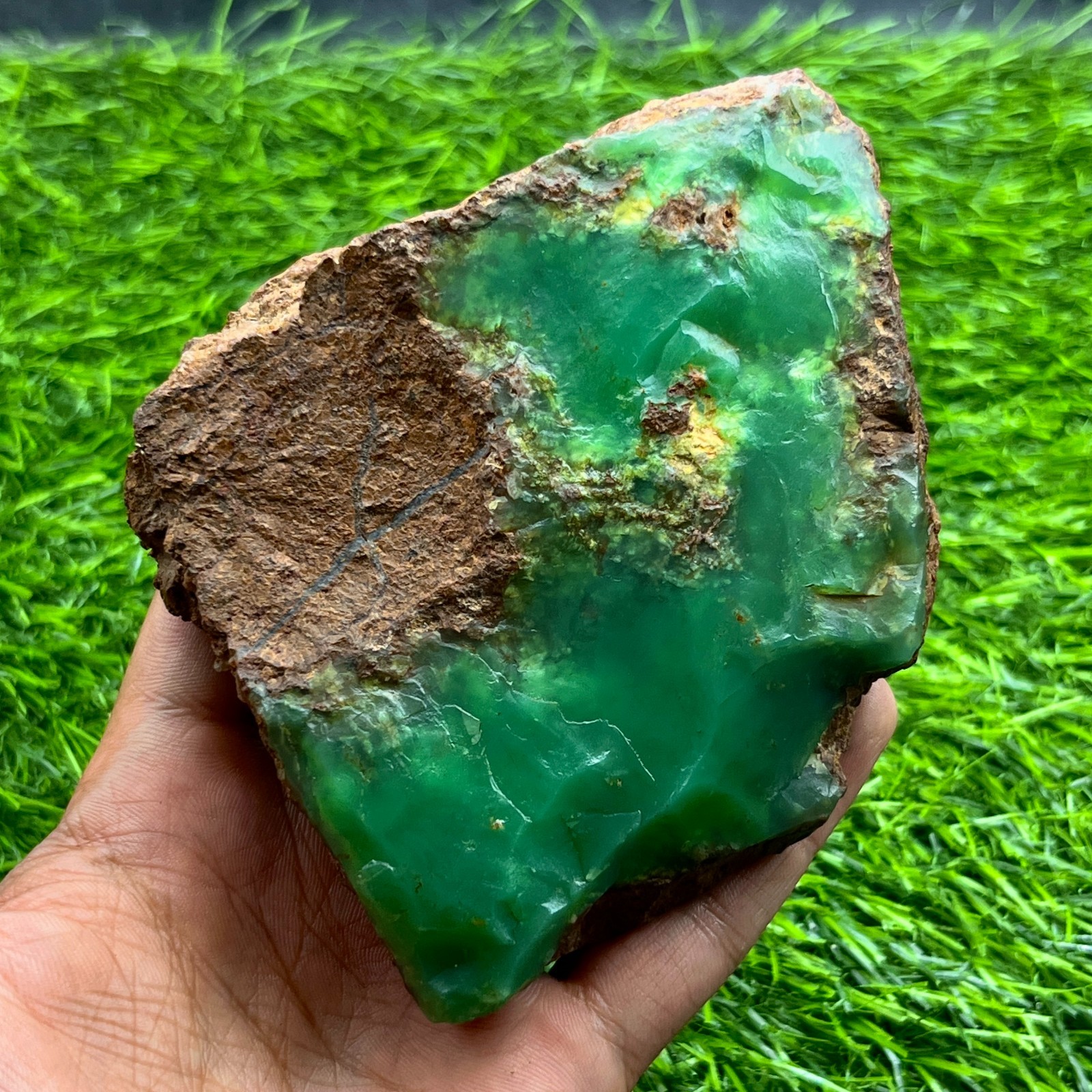 Natural Large Chrysoprase Rough Specimen, 2109 Ct, 120x95x35mm