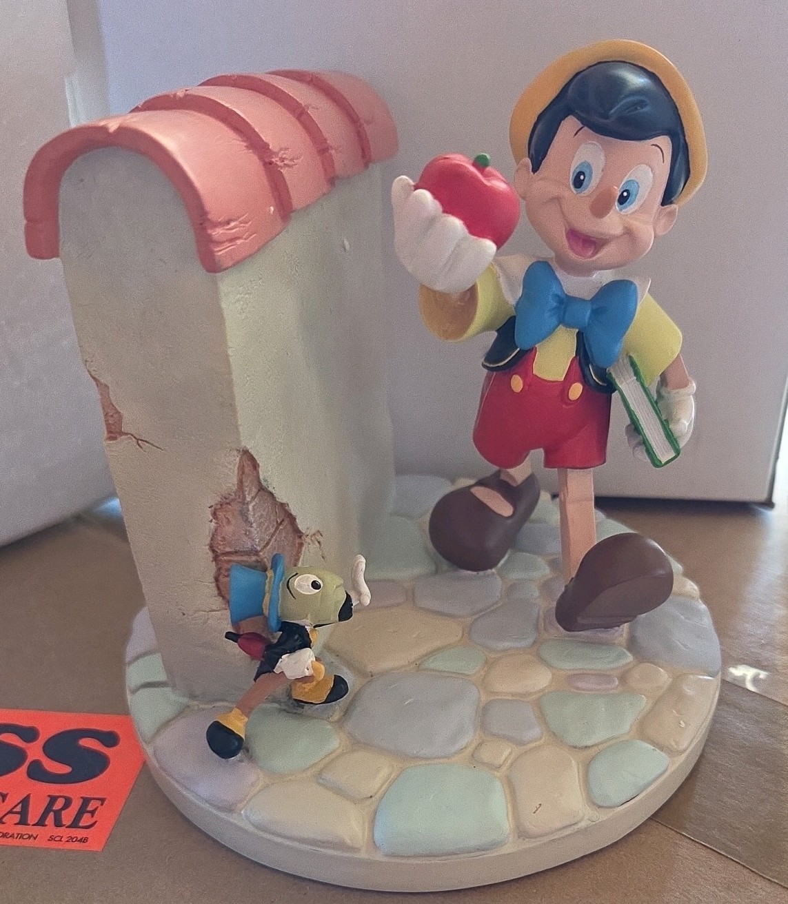Disney Animated Classics Pinocchio Jiminy Great Stromboli Marionette Show Figure