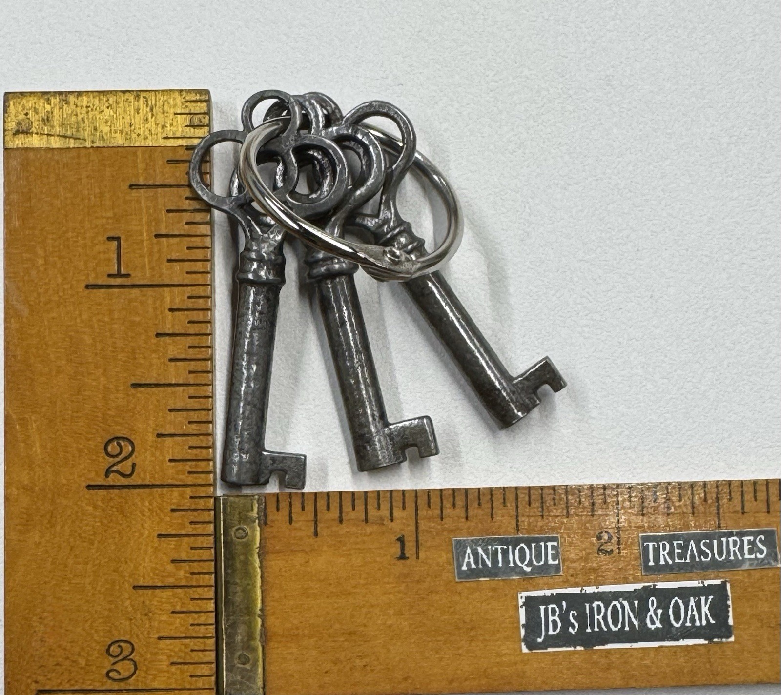 🌿 🗝️ Lot of 3 Vintage Antique Skeleton Hollow Barrel Clover Top Vintage Key 🌿 🗝️ Lot of 3 Vintage Antique Skeleton Hollow Barrel Clover Top Vintage Key