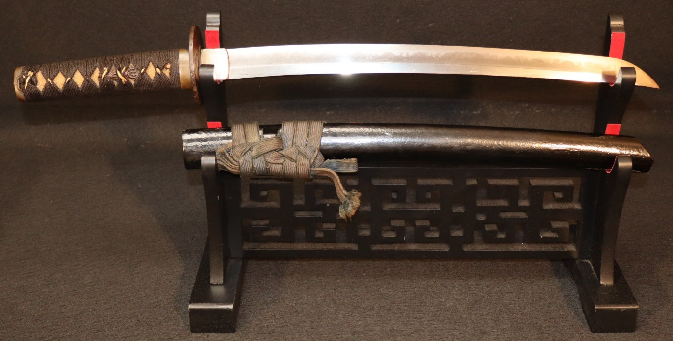 Antique Japanese Short Wakizashi - Kanemitsu 兼光 Signed, Crab Menuki, Edo Period