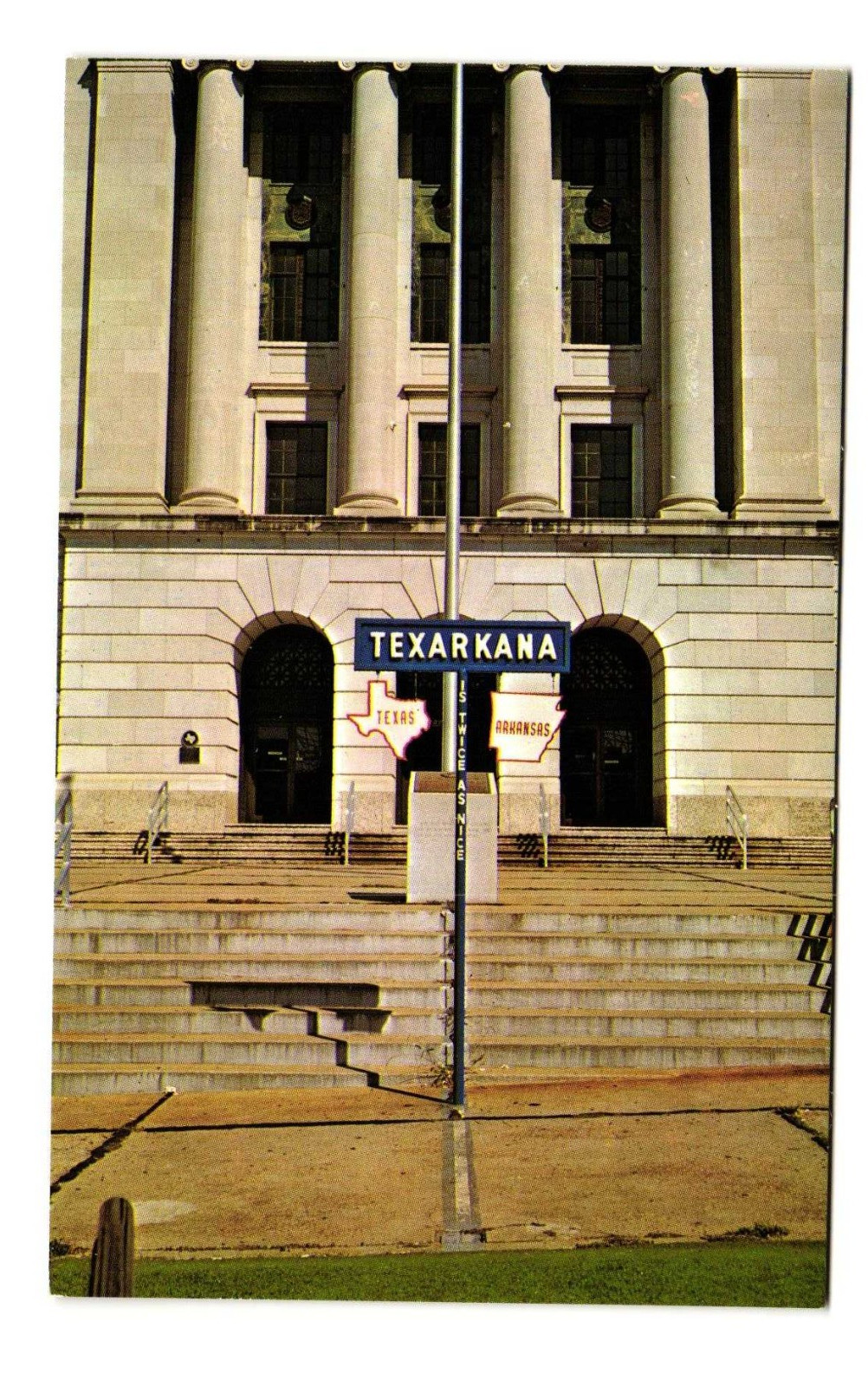 US Courthouse and Post Office Texarkana vintage postcard unposted