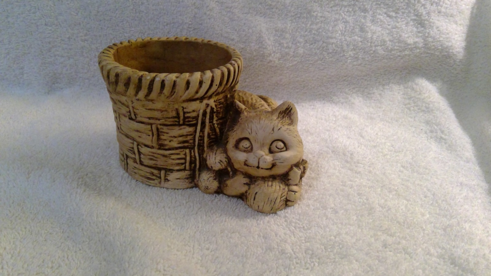 Vintage 1984 Pompadour, Plastic (Imitation wood) Cat/Weaved Basket Planter