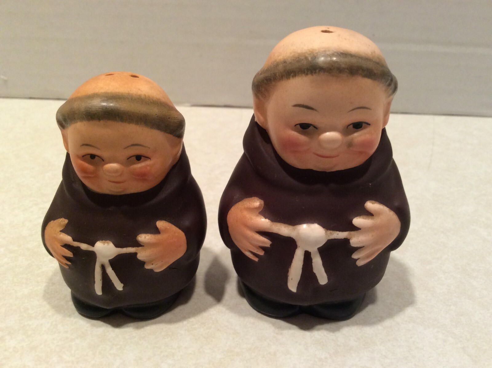 Vintage Goebel Full Bee Friar Tuck salt/pepper shakers, Germany