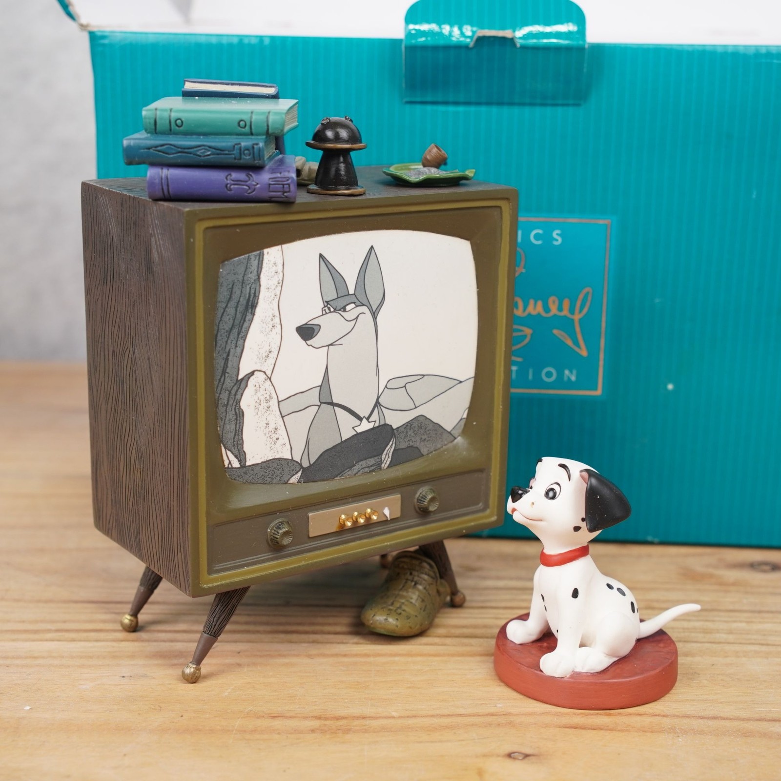 WDCC Disney Classic Collections 101 Dalmatians Come on Lucky 2 Piece Set Read