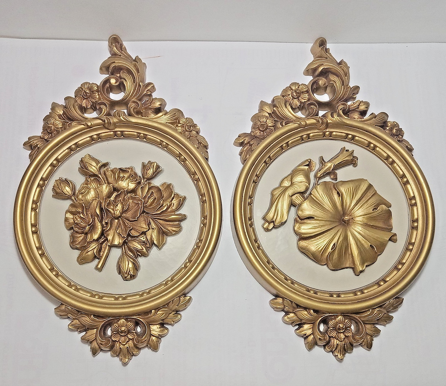 1977 Syroco Gold And Cream Floral Plaques Dart Hollywood Regency MCM Set of 2 1977 Syroco Gold And Cream Floral Plaques Dart Hollywood Regency MCM Set of 2