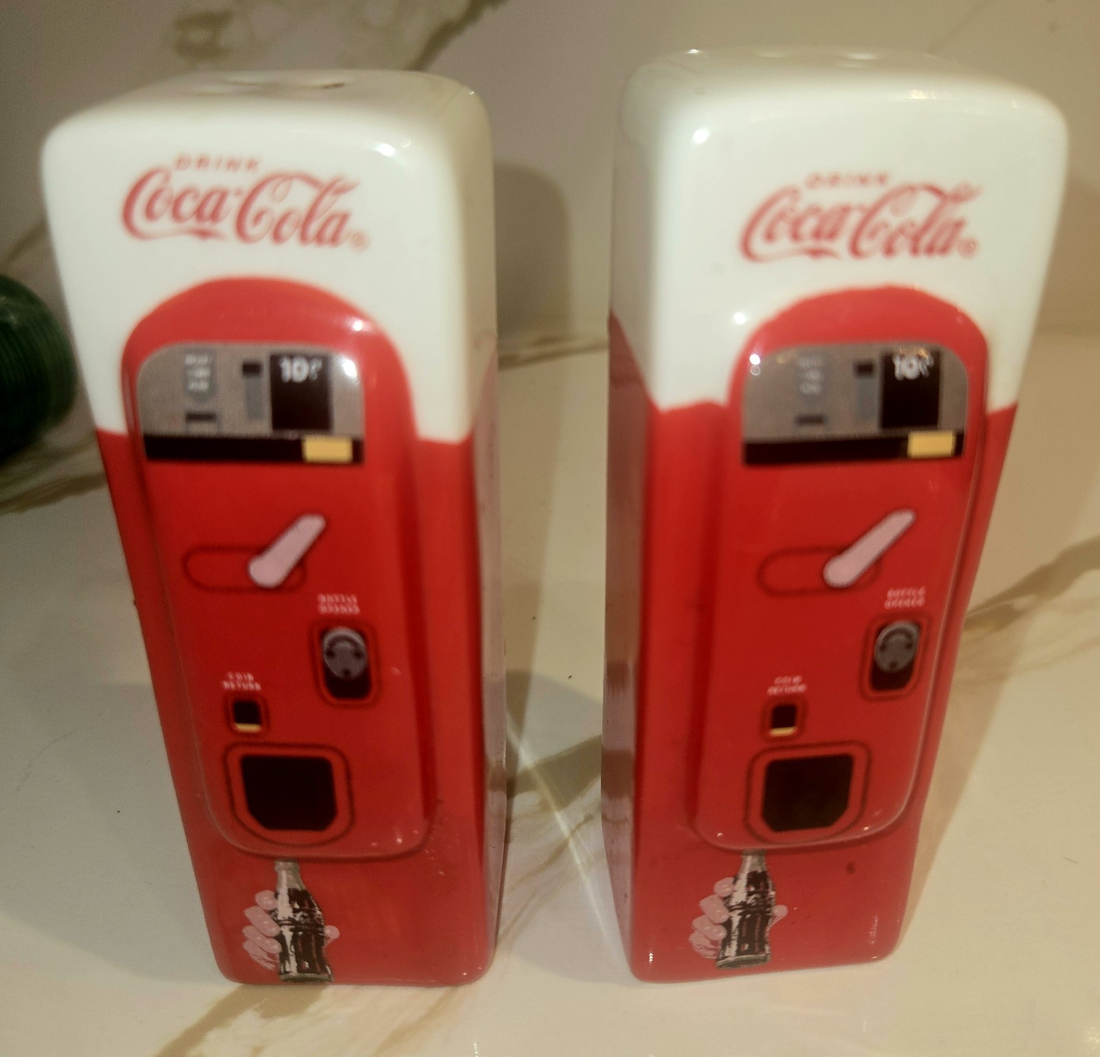 Vintage Coca Cola Vending Machine Salt & Pepper Shakers Red & White Size 5x2inch