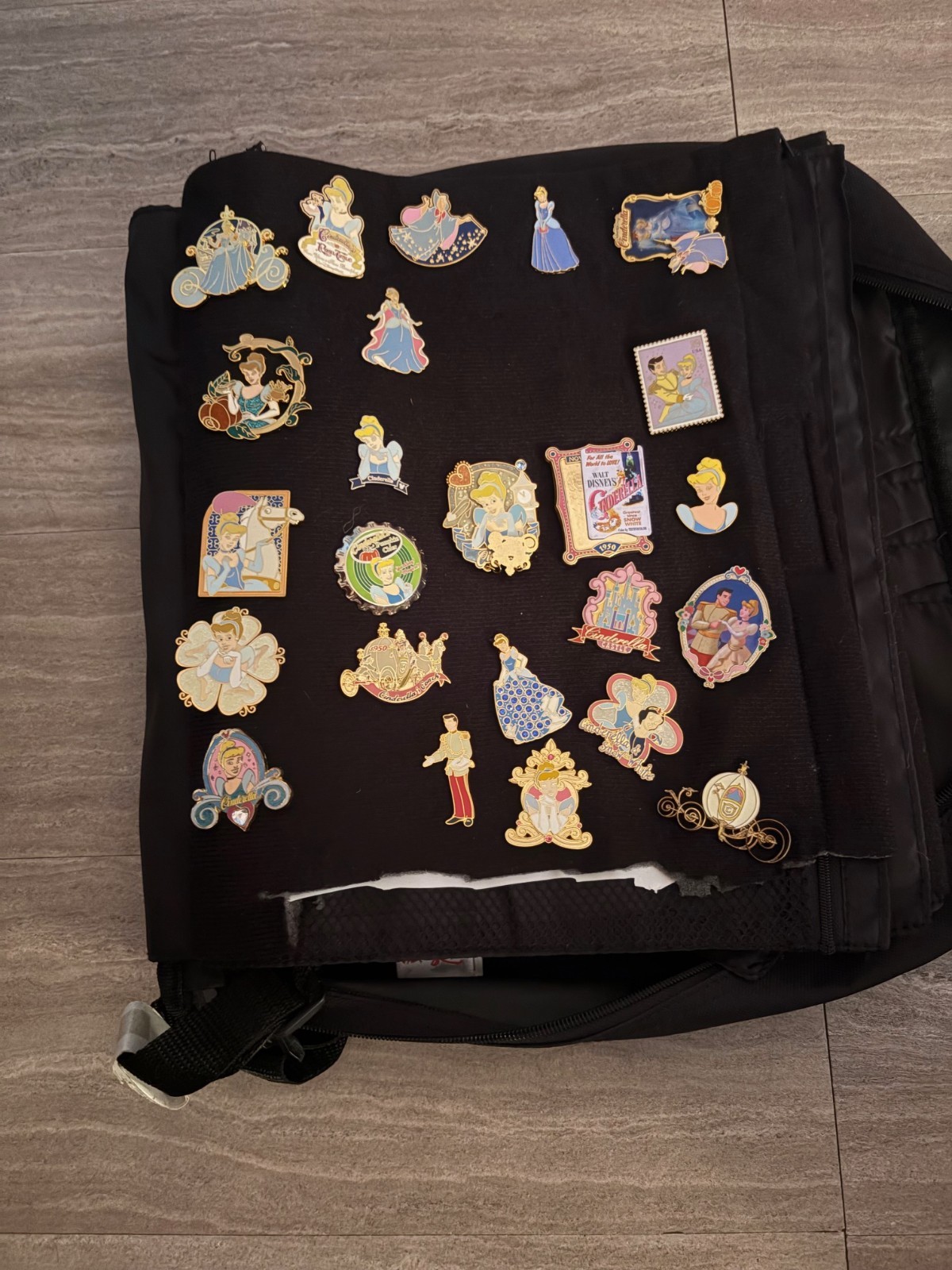 LOT OF DISNEY PINS [ CINDERELLA THEME ]