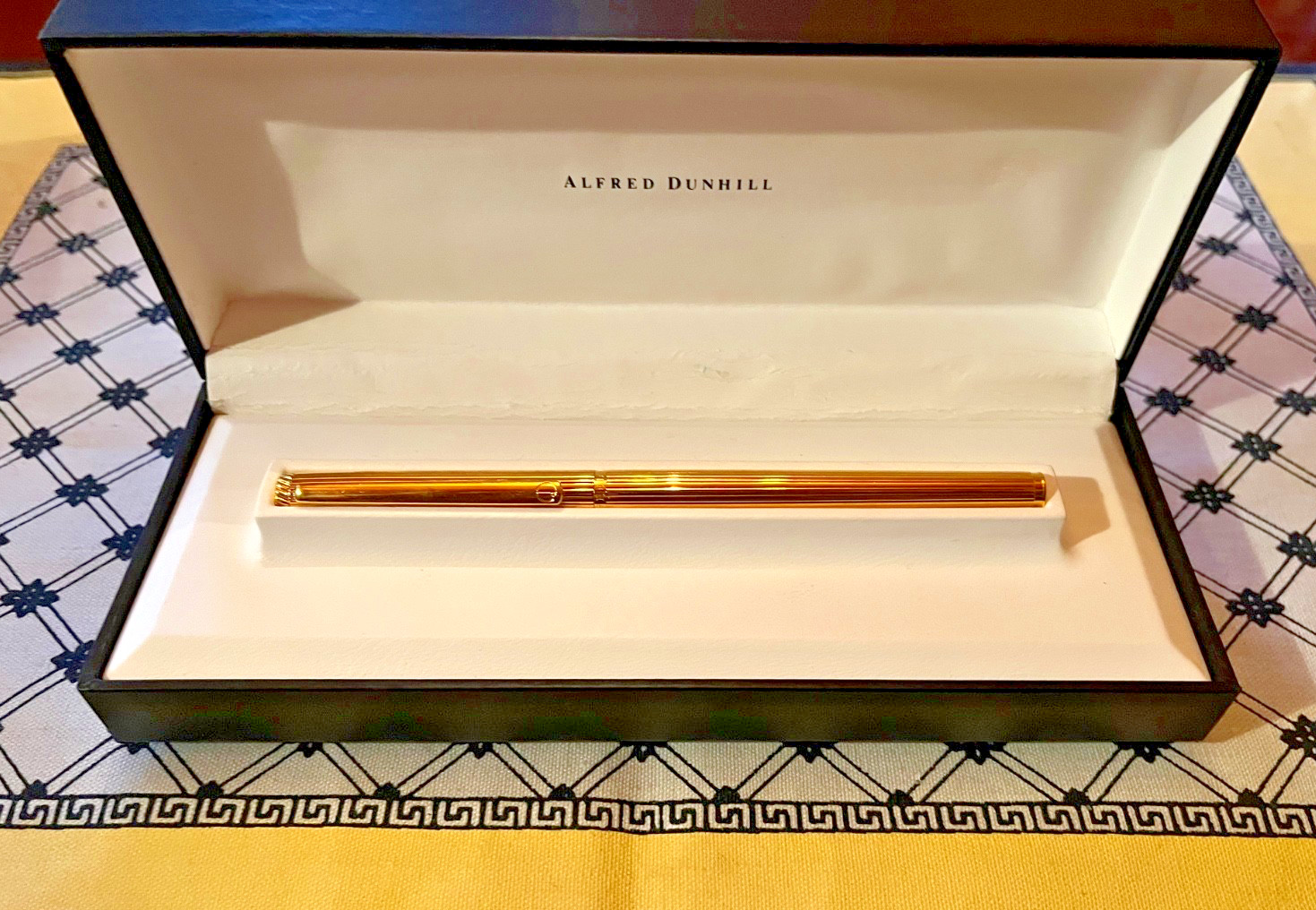 Dunhill goldplated Gemline fountain pen with 18K gold nib NZ1263