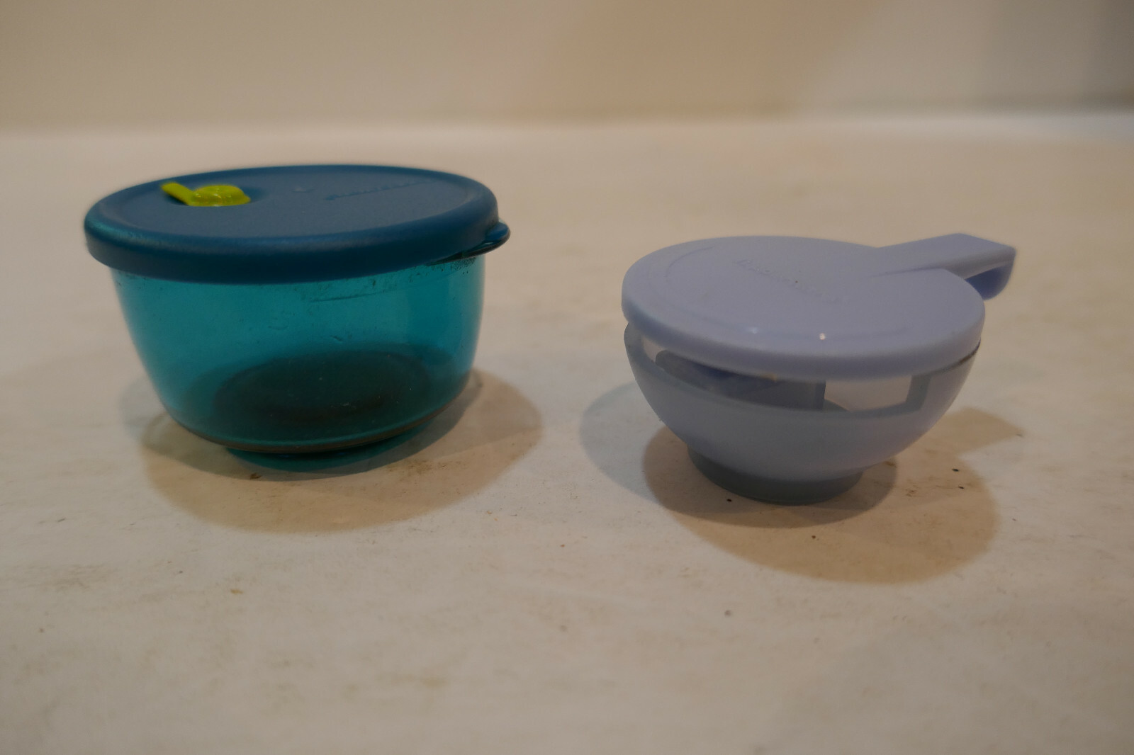 2 diff Vintage Tupperware Refrigerator/Fridge Magnets rock n serve 2 diff Vintage Tupperware Refrigerator/Fridge Magnets rock n serve