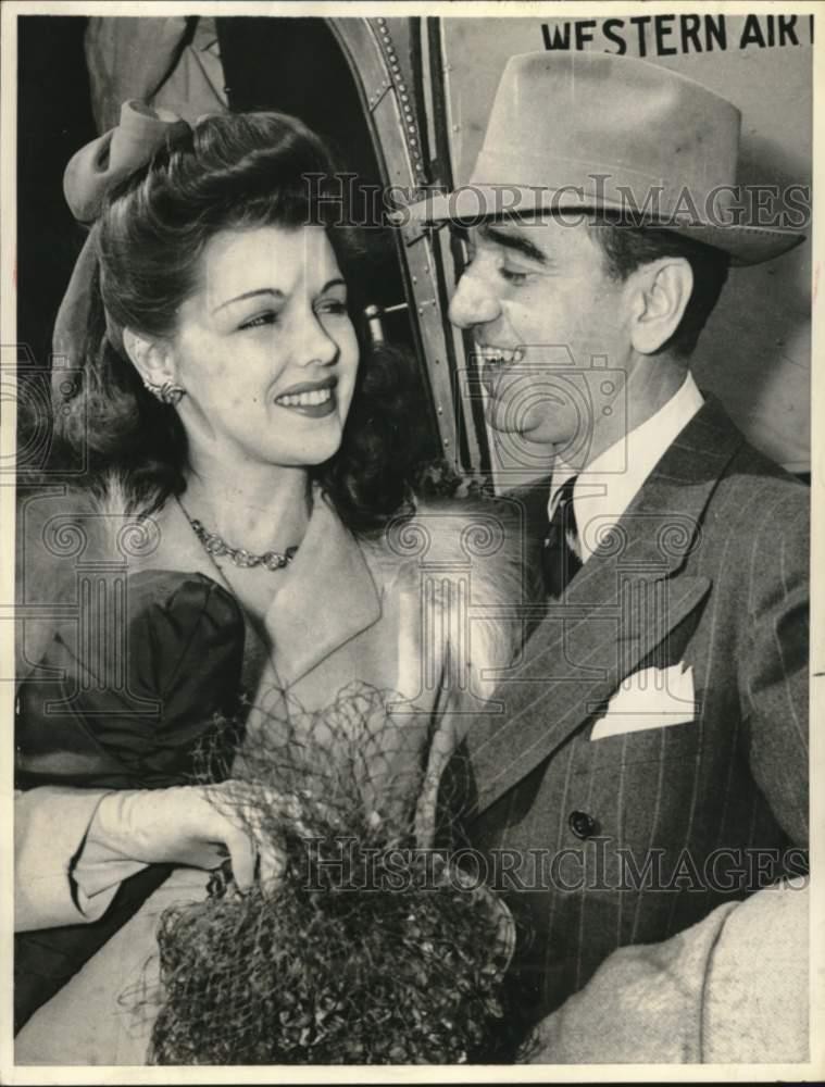 1942 Press Photo Busby Berkeley and Claire James returns from Nevada elopement