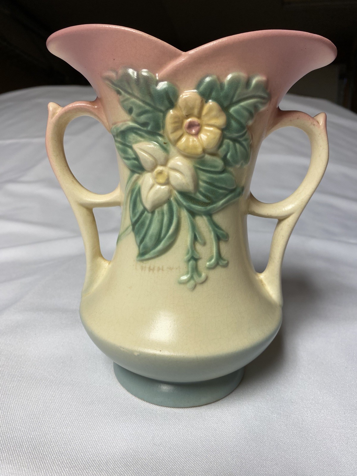 VINTAGE  Hull Art Pottery Wildflower Vase USA W-6-7 1/2