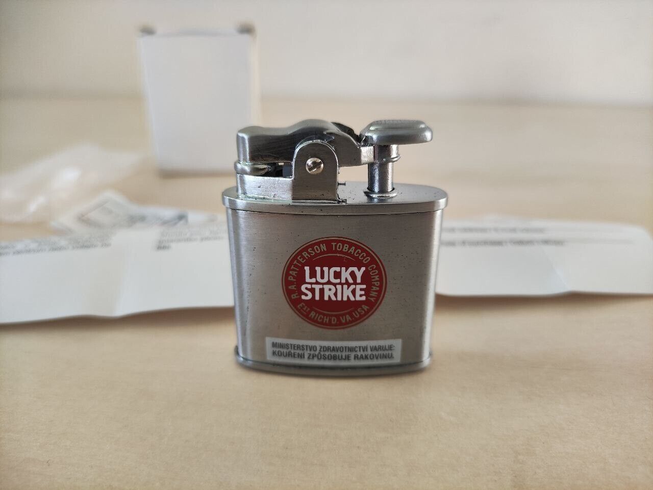 Promo metal gas piezo lighter Lucky Strike MW0414 rare