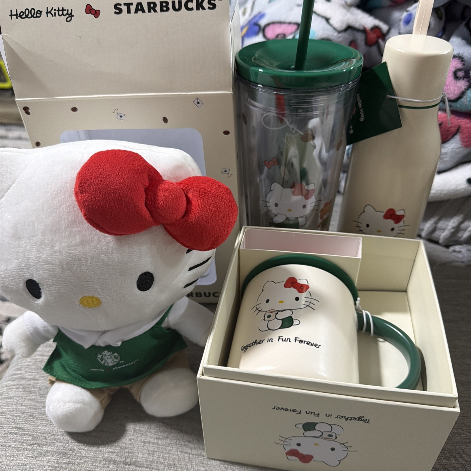STARBUCKS x HELLO KITTY 2025  LIMITED  EDITION 4 Pc Bundle Set (as Seen In Pic)