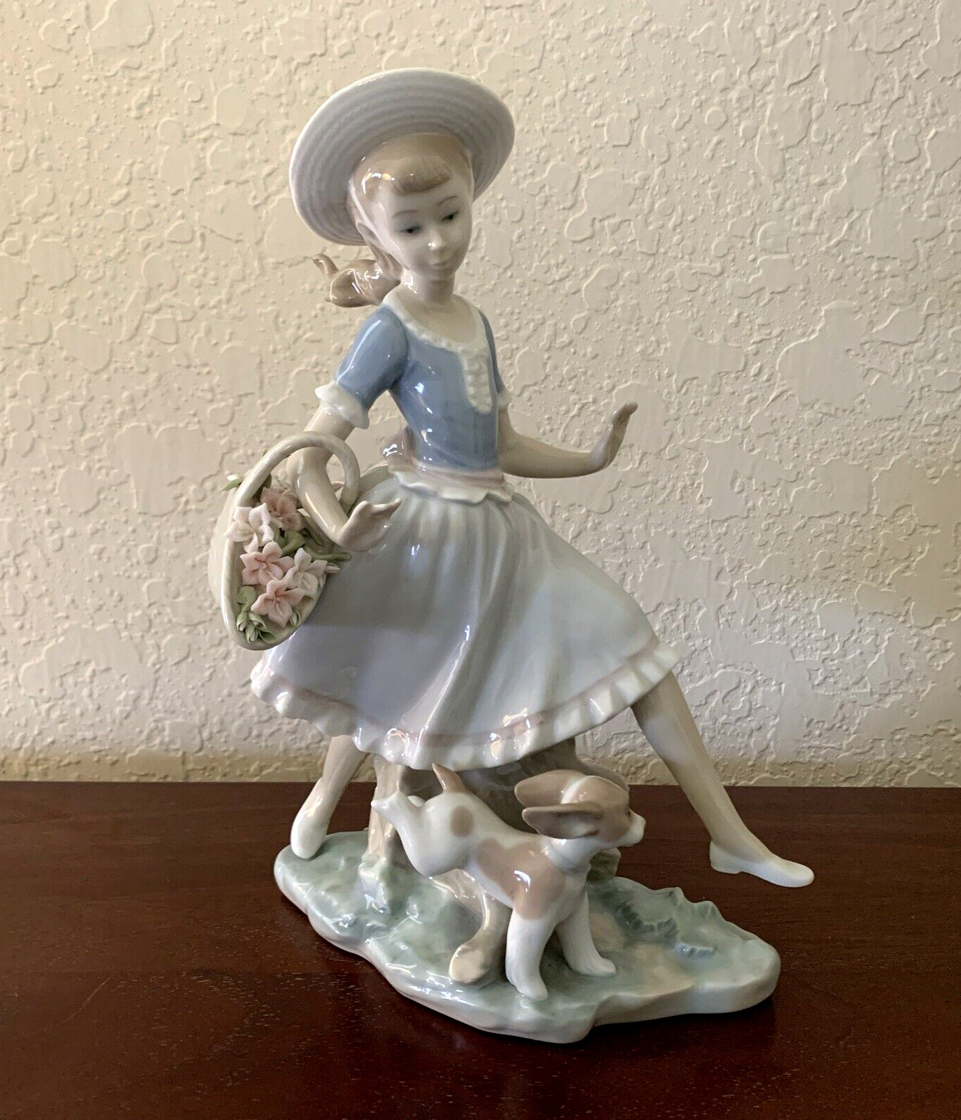 Retired LLadro Spain Figurine # 4920 Country Lass / Mirth In The Country